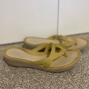 Crocs Isabella‎ Strappy Sandal Wedge Flipflop Women's Size 9